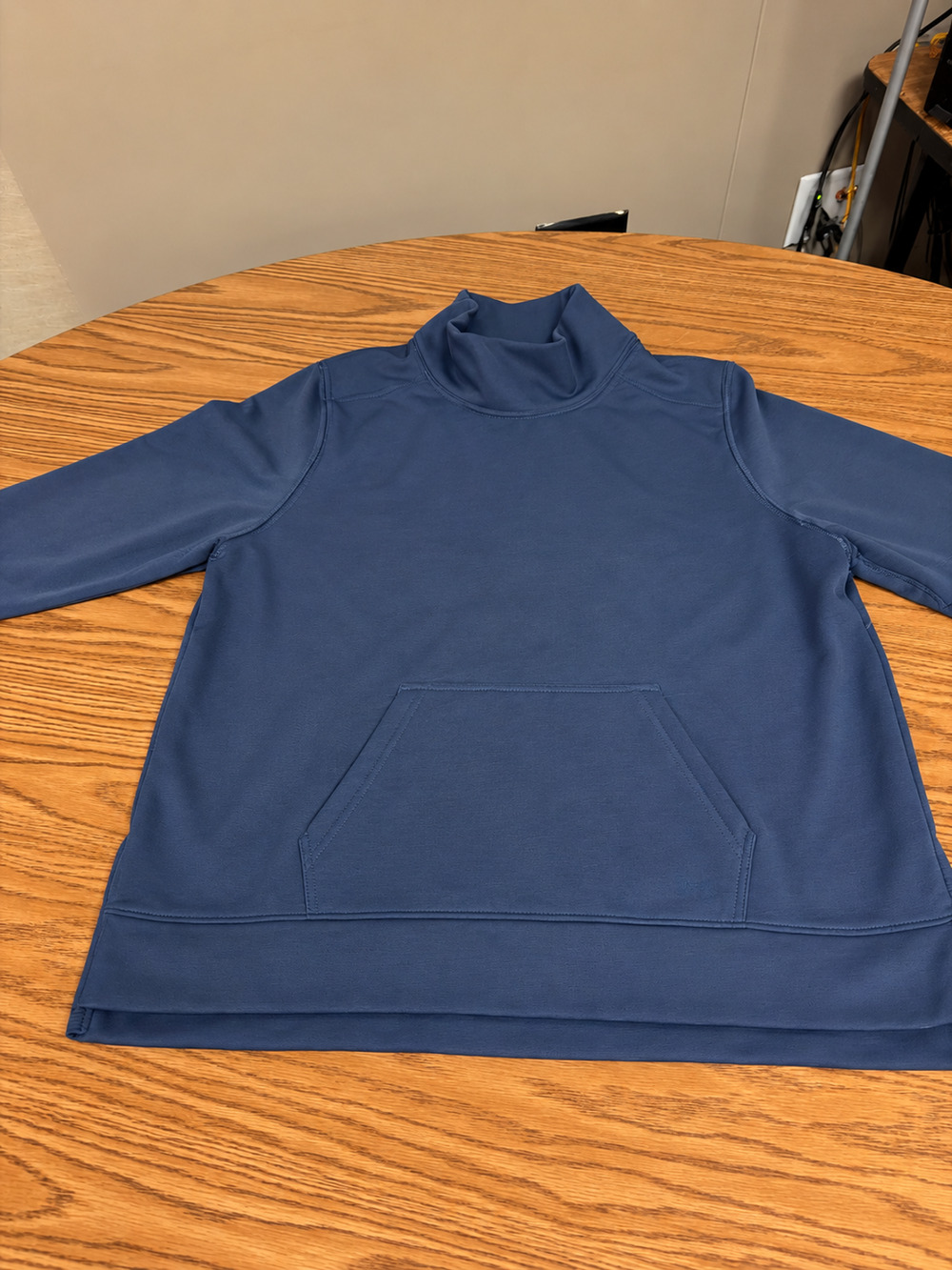 Under Armour Women’s XXL Navy Blue Pullover Sweatshirt Mock Neck Kangaroo Pocket